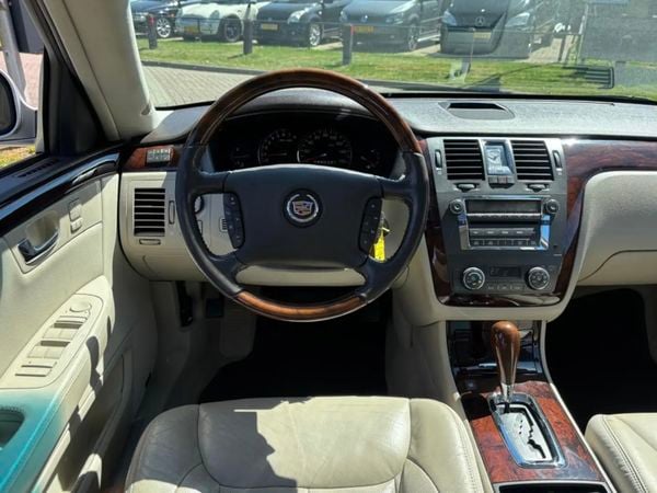 Cadillac DTS occasion tweedehands auto Warren Buffett