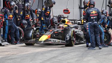 Red Bull's Dutch driver Max Verstappen makes a pit stop during the Spanish Formula One Grand Prix at the Circuit de Catalunya on June 23, 2024 in Montmelo, on the outskirts of Barcelona.  
Thomas COEX / POOL / AFP