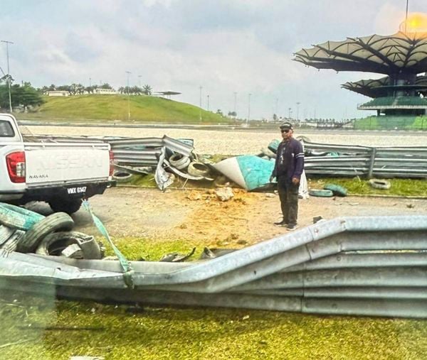 Mercedes-AMG GT crash Sepang International Circuit