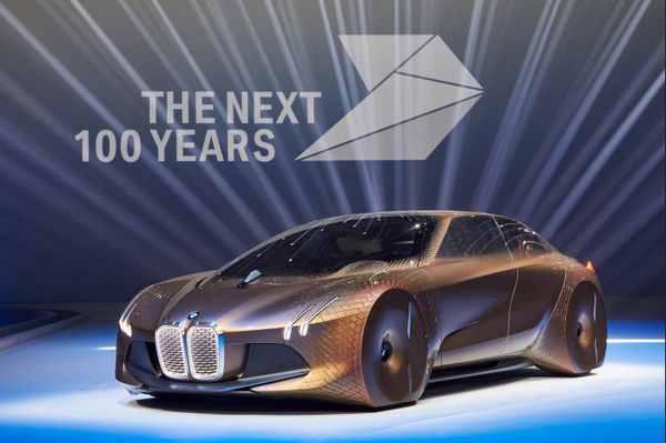 BMW Vision Next 100[4]