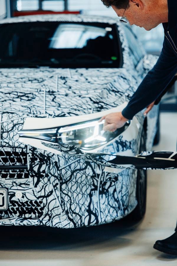 Waarom je nu alleen de koplampen van de nieuwe Mercedes CLA mag zien