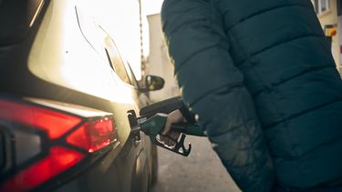 benzine Tanken na de ‘klik’ van het vulpistool: de gevolgen voor jouw auto