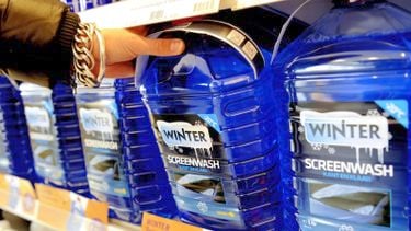 ruitenwisservloeistof ruitensproeiervloeistof ruitensproeier vloeistof antivries zelf maken kant-en-klaar