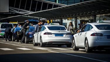Dit salaris verdien je als chauffeur van een zelfrijdende Tesla