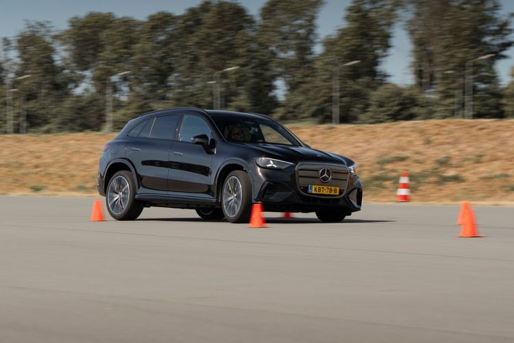 Mercedes-Benz GLC tijdens de uitwijkproef