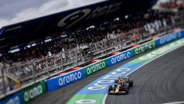 ZANDVOORT - Max Verstappen (Red Bull Racing) tijdens de tweede vrije training, voorafgaand aan de F1 Grand Prix van Nederland op het Circuit van Zandvoort. ANP SEM VAN DER WAL ** Foto gemaakt met tilt-shift lens **