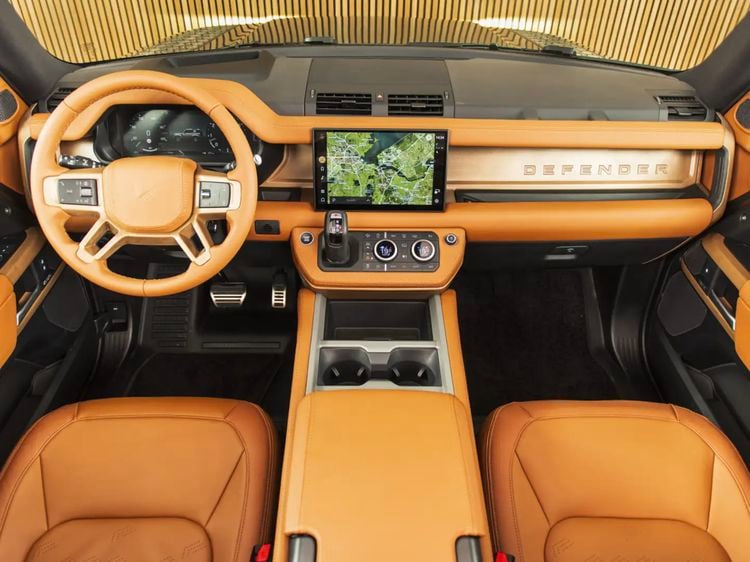 Land Rover Defender 90 P425 X Valiance Convertible occasion Niels van Roij Heritage Customs