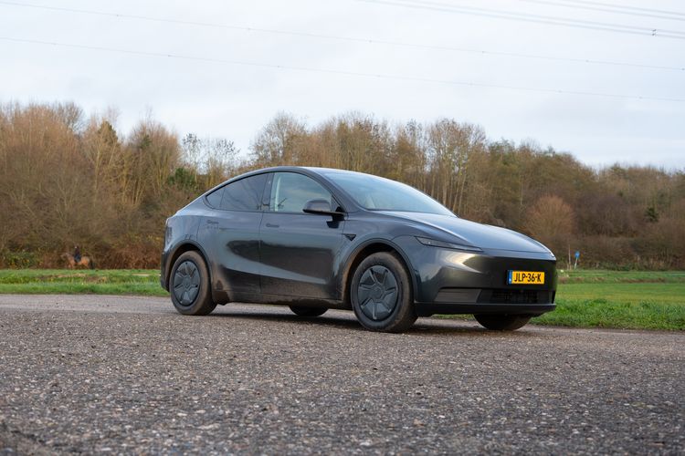 Tesla Model Y Standard rijtest test review