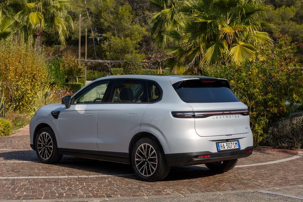 Grote plug-in hybride-SUV nu voor minder dan 30.000 euro in Nederland: dit krijg je voor het geld