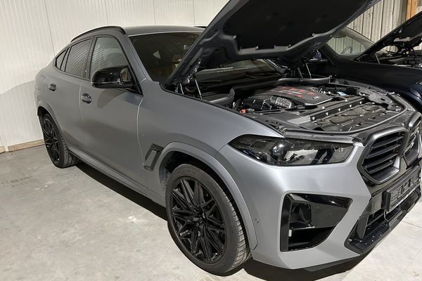 Douane pakt 41-jarige man op die voor bijna 19 miljoen euro aan auto’s naar Rusland verscheept