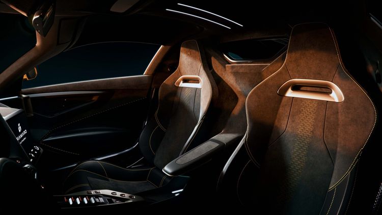 Italiaanse supercar heeft quad-turbo 7.0 V12 en achterwielaandrijving  