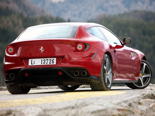 Ferrari FF, prijzen, problemen, uitvoeringen