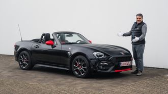 Je raadt nooit welk merk deze Abarth 124 Spider bouwde