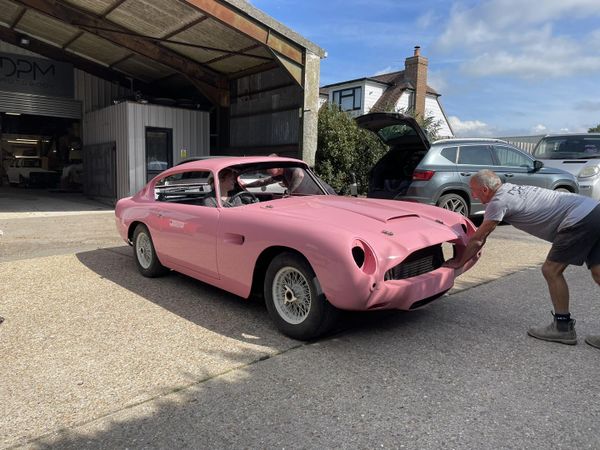 Aston Martin DB6