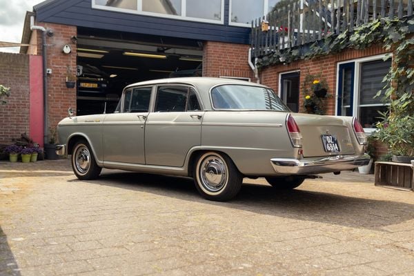 Nissan Cedric Uw Garage