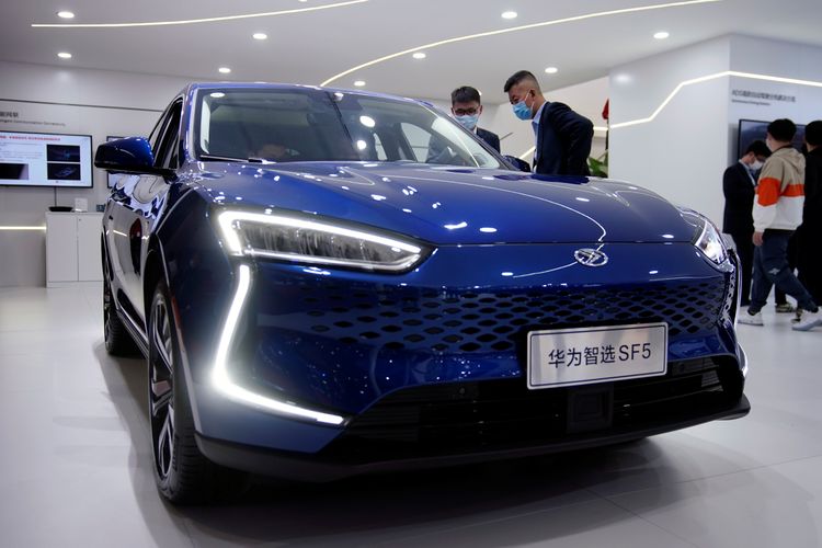 Cyrus Huawei Smart Selection SF5 electric vehicle (EV) 