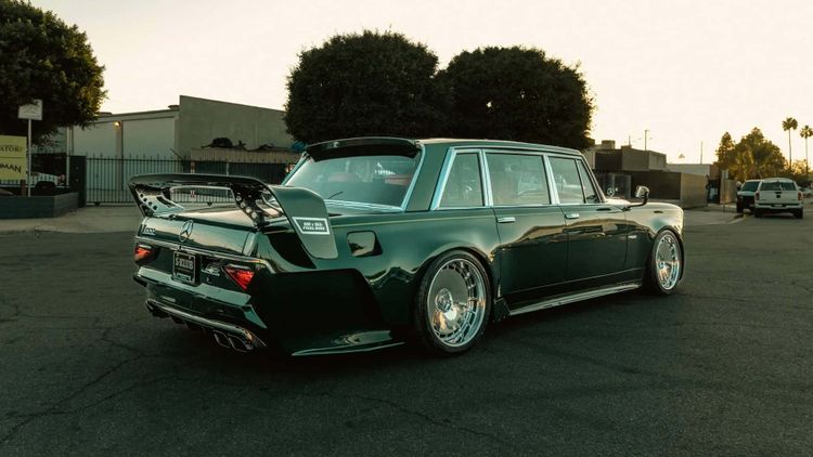 Deze krankzinnige Mercedes lijkt een ChatGPT-creatie, maar deze 800 pk-sterke klassieker rijdt echt rond