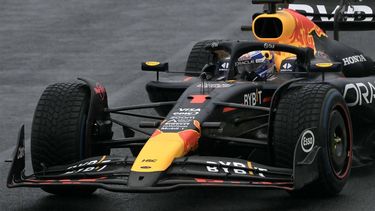 Red Bull Racing's Dutch driver Max Verstappen racesduring the qualifying session for the Formula One Sao Paulo Grand Prix, at the Jose Carlos Pace racetrack, aka Interlagos, in Sao Paulo, Brazil, on November 3, 2024. 
NELSON ALMEIDA / AFP