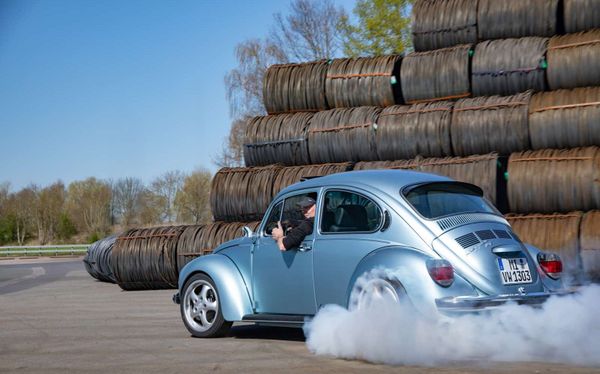 650 pk-Volkswagen Kever is eigenlijk een mix van een Porsche Taycan en een Tesla Model S