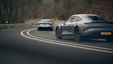 Lotus Emeya en Porsche Taycan