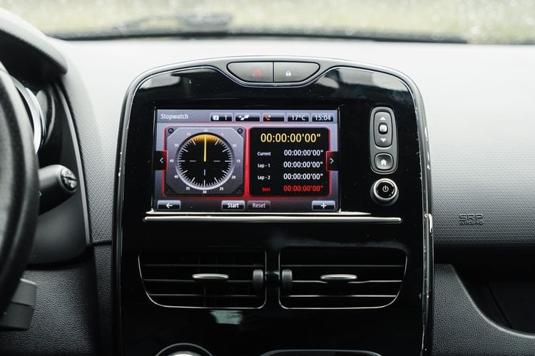 betaalbare tweedehands hot hatch Ford Fiesta ST en Renault Clio R.S. Trophy