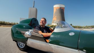 Peter Tunissen in een groene Westfield bij Circuit Meppen