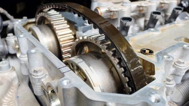 Natte distributieriem op PureTech-motor wet timing belt belt-in-oil natte riem ecoboost ecoblue Ford onderhoud schade