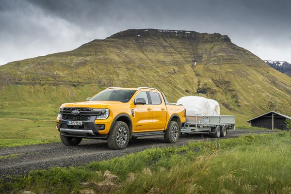 Ford Ranger PHEV caraavan camping aanhanger