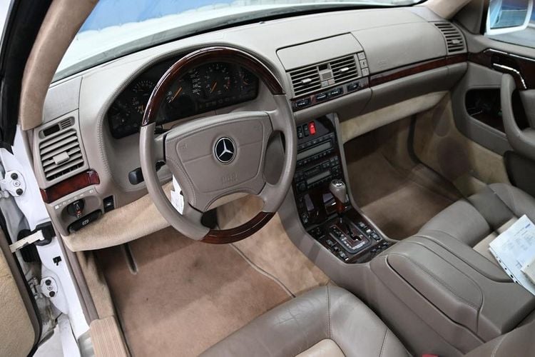 Gepantserde sleeper met Pagani-motor kan voor weinig van jou zijn