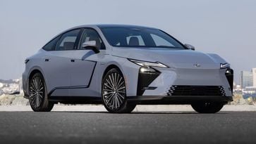 Voor 65.000 euro levert Lexus ES de ruimte van een BMW 7-serie