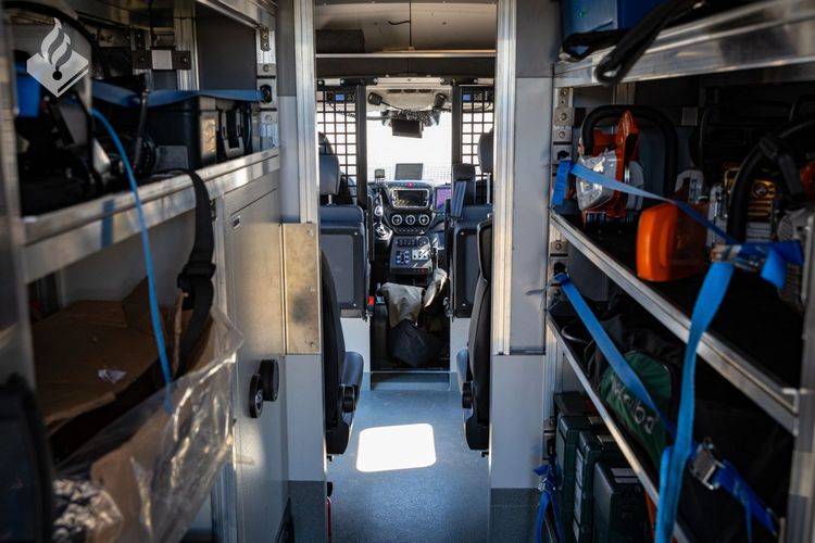 Nederlandse politie laat ineens ruige 4x4’s zien: busjes met 3,0-litermotor zijn redder in nooit