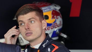 epa11259830 Red Bull Racing driver Max Verstappen of the Netherlands preapares for the first practice session of the Formula 1 Japanese Grand Prix at the Suzuka International Racing Course in Suzuka, Japan, 05 April 2024. The 2024 Formula 1 Japanese Grand Prix will be held on 07 April.  EPA/FRANCK ROBICHON