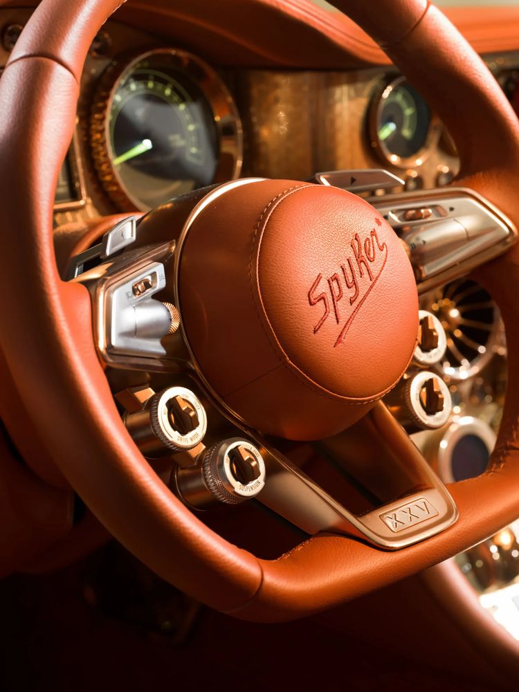 Nederland heeft weer een supercar: dit is de nieuwe Spyker C8 Preliator XXV