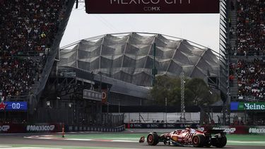 epa11688124 Spanish driver Carlos Sainz of Ferrari competes in the Formula One Grand Prix of Mexico City at the Hermanos Rodriguez racetrack in Mexico City, Mexico, 27 October 2024.  EPA/MARIO GUZMAN