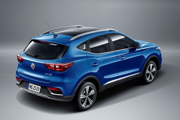 MG ZS EV van achteren