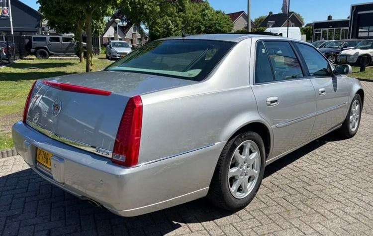 Cadillac DTS occasion tweedehands auto Warren Buffett