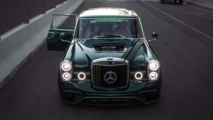 Deze krankzinnige Mercedes lijkt een ChatGPT-creatie, maar deze 800 pk-sterke klassieker rijdt echt rond