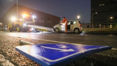 Code geel, rood of oranje: dit betekenen de KNMI-kleurcodes voor jou en wanneer kun je niet meer de weg op?