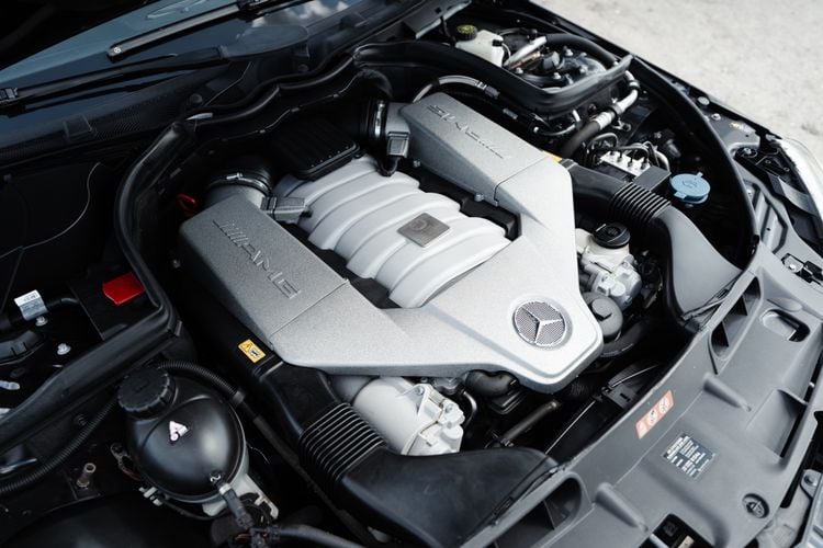 BMW M3 مقابل Mercedes C 63: يجب أن تسمع هذه الأعمدة V8