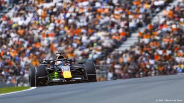 ZANDVOORT - Max Verstappen (Oracle Red Bull Racing)  tijdens de eerste vrije training, voorafgaand aan de F1 Grand Prix van Nederland op het Circuit van Zandvoort. REMKO DE WAAL / ANP