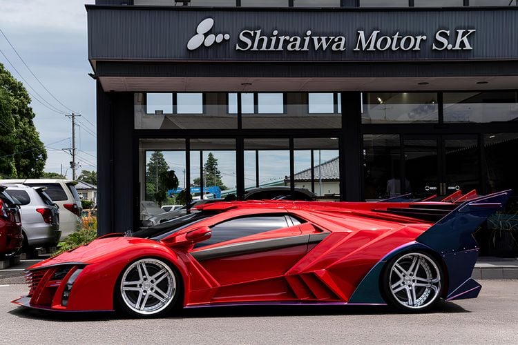 Je gelooft nooit welke supercar gesloopt is voor dit ‘beest’