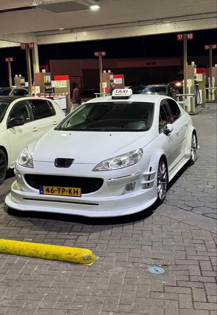 Unieke Taxi-filmauto te koop in Nederland als occasion