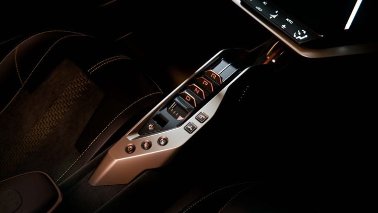 Italiaanse supercar heeft quad-turbo 7.0 V12 en achterwielaandrijving  