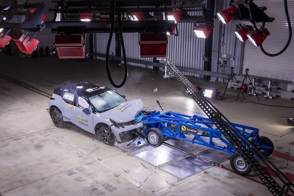 Euro NCAP crashtest dummy reportage autokerkhof crash