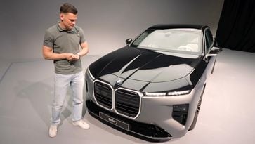 31 inch 8k-scherm, rijden zonder handen, V8 én een nieuwe neus: is de BMW 7-serie eindelijk mooi?