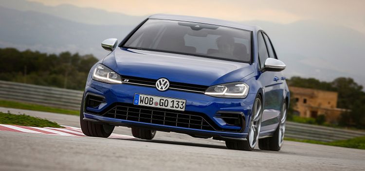 volkswagen-golf-r