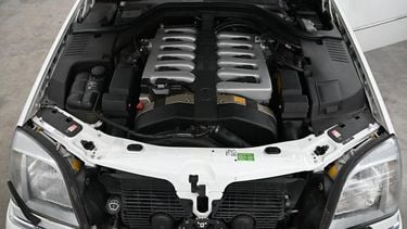 Gepantserde sleeper met Pagani-motor kan voor weinig van jou zijn