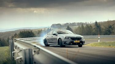 BMW M BMW M5 vs. Porsche Panamera: welke rijdt écht het leukst?