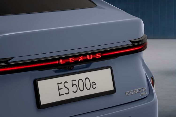 Lexus ES lijkt op goedkopere Toyota, toch ga je enkel de duurdere zien