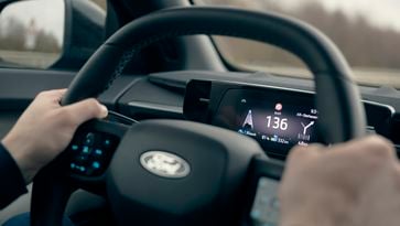 3 populaire elektrische auto's getest: Zo ver kom je in 2026 echt op een volle accu